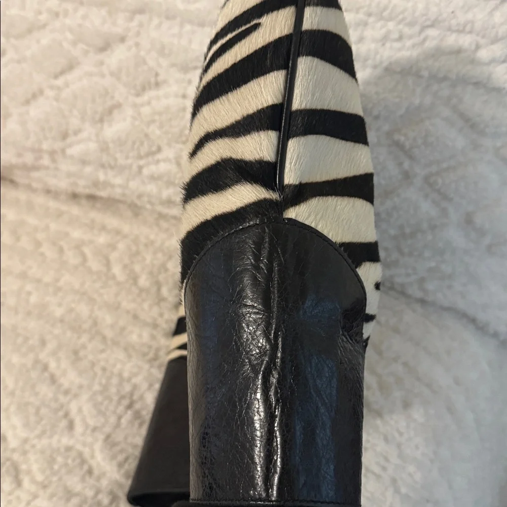 Tanner Black and White Zebra Fur Print Women's Bag - Picture 9 of 16
